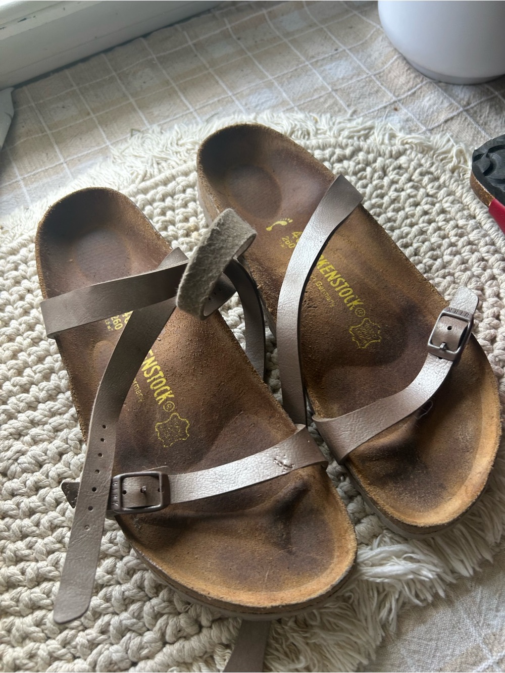 Birkenstock sandals size 40 cross over flawed